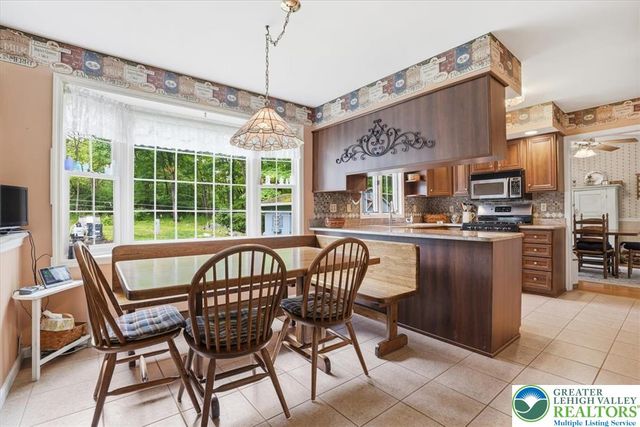 14 Minsi Road, Delaware Water Gap, PA 18327