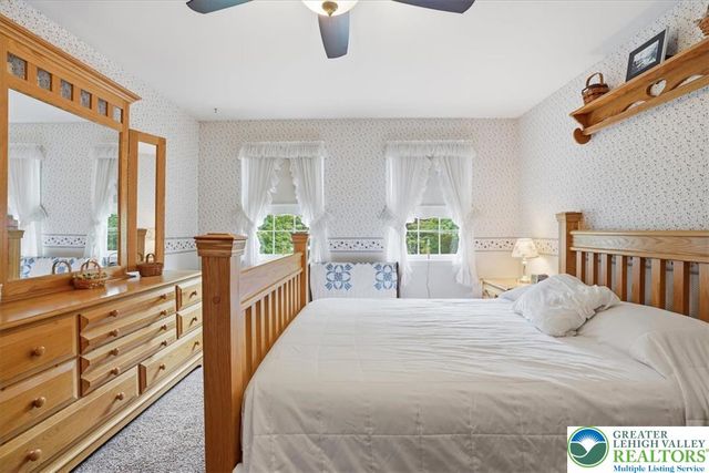 14 Minsi Road, Delaware Water Gap, PA 18327