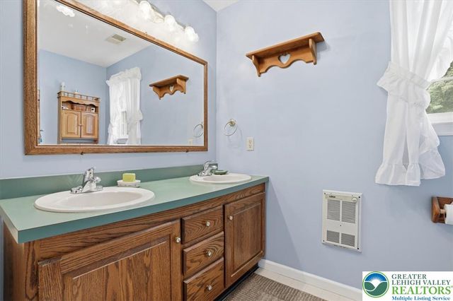 14 Minsi Road, Delaware Water Gap, PA 18327