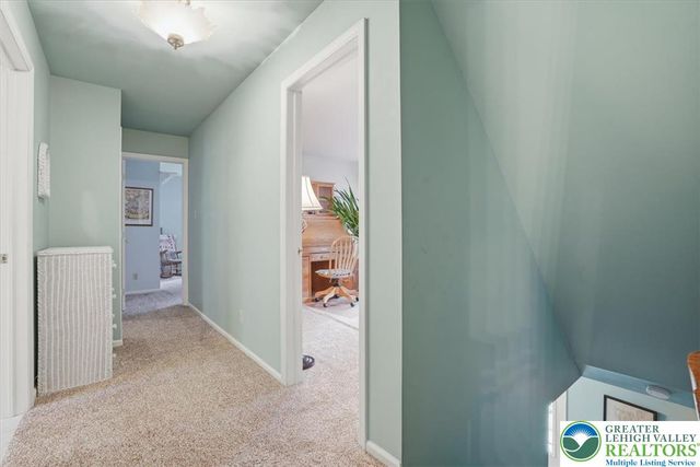 14 Minsi Road, Delaware Water Gap, PA 18327