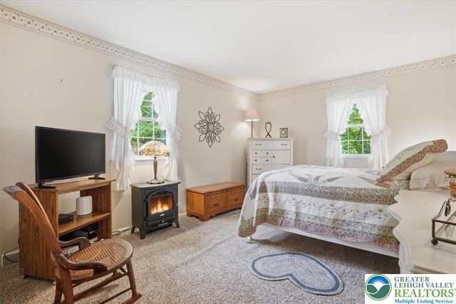 14 Minsi Road, Delaware Water Gap, PA 18327