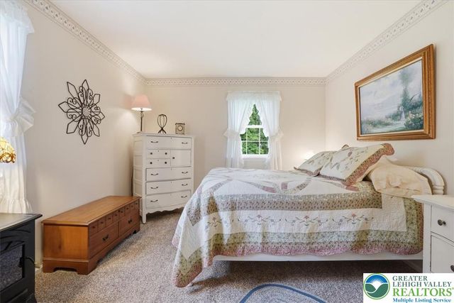 14 Minsi Road, Delaware Water Gap, PA 18327