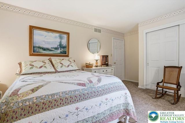 14 Minsi Road, Delaware Water Gap, PA 18327