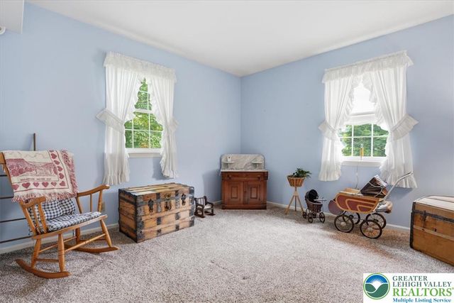 14 Minsi Road, Delaware Water Gap, PA 18327