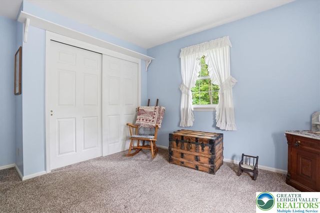 14 Minsi Road, Delaware Water Gap, PA 18327