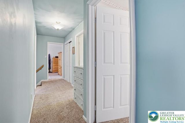 14 Minsi Road, Delaware Water Gap, PA 18327