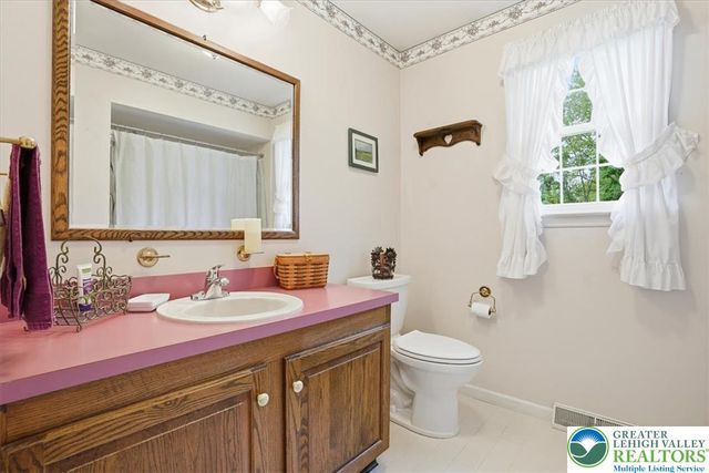 14 Minsi Road, Delaware Water Gap, PA 18327