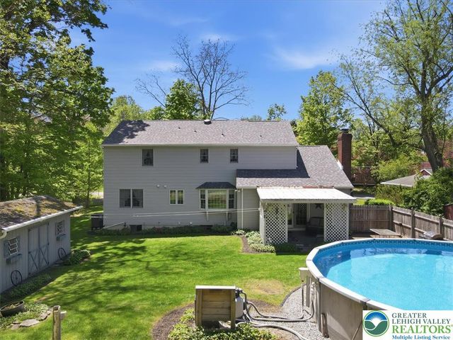 14 Minsi Road, Delaware Water Gap, PA 18327