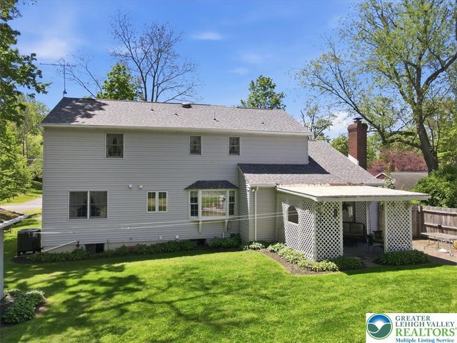 14 Minsi Road, Delaware Water Gap, PA 18327