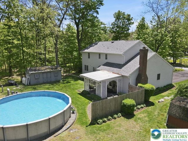 14 Minsi Road, Delaware Water Gap, PA 18327