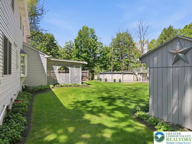 14 Minsi Road, Delaware Water Gap, PA 18327