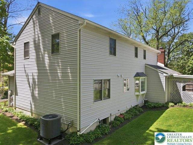 14 Minsi Road, Delaware Water Gap, PA 18327