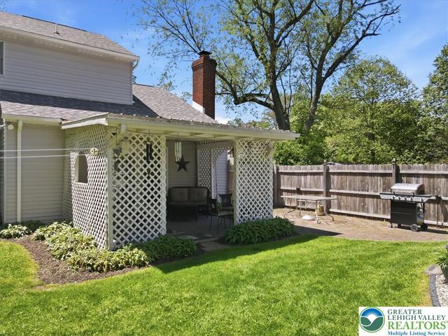 14 Minsi Road, Delaware Water Gap, PA 18327