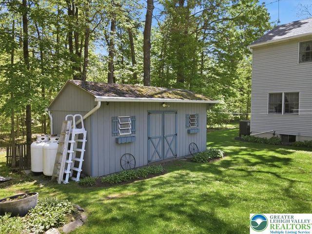 14 Minsi Road, Delaware Water Gap, PA 18327