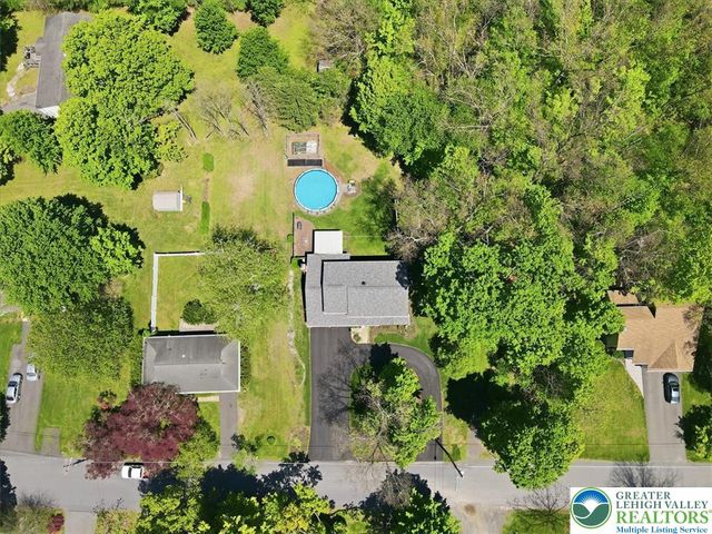 14 Minsi Road, Delaware Water Gap, PA 18327