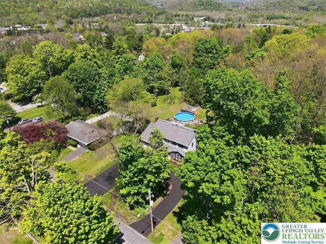14 Minsi Road, Delaware Water Gap, PA 18327