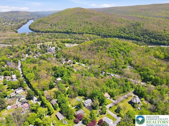 14 Minsi Road, Delaware Water Gap, PA 18327