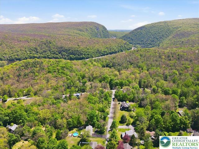 14 Minsi Road, Delaware Water Gap, PA 18327