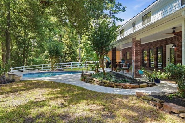 2312 Hollowbrook Lane, Conroe, TX 77384