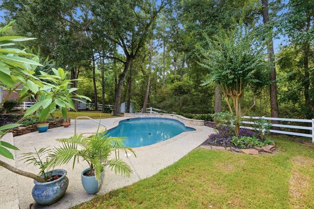 2312 Hollowbrook Lane, Conroe, TX 77384