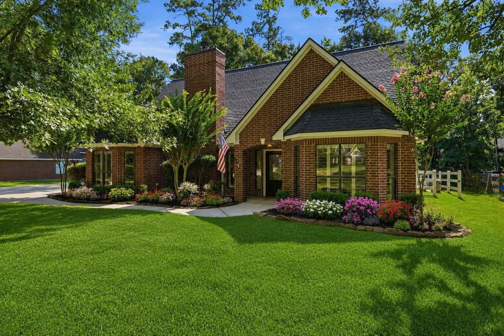 2312 Hollowbrook Lane, Conroe, TX 77384