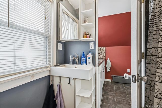 114 Lexington Avenue, Franklin Square, NY 11010