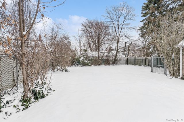 114 Lexington Avenue, Franklin Square, NY 11010