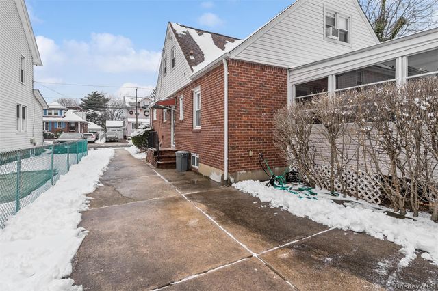 114 Lexington Avenue, Franklin Square, NY 11010