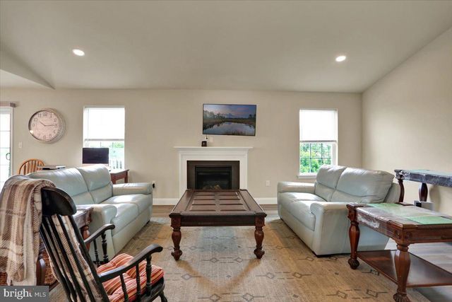 203 IDA RED DR, Leesport, PA 19533