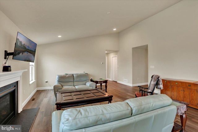 203 IDA RED DR, Leesport, PA 19533