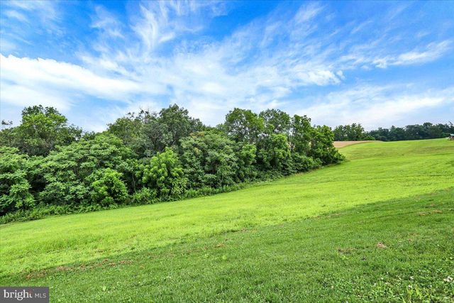 203 IDA RED DR, Leesport, PA 19533