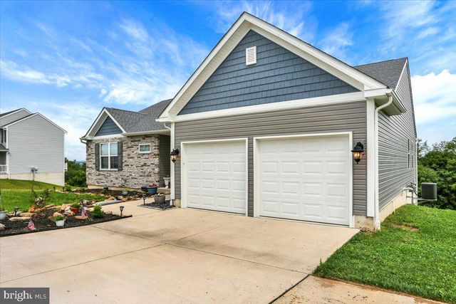 203 IDA RED DR, Leesport, PA 19533