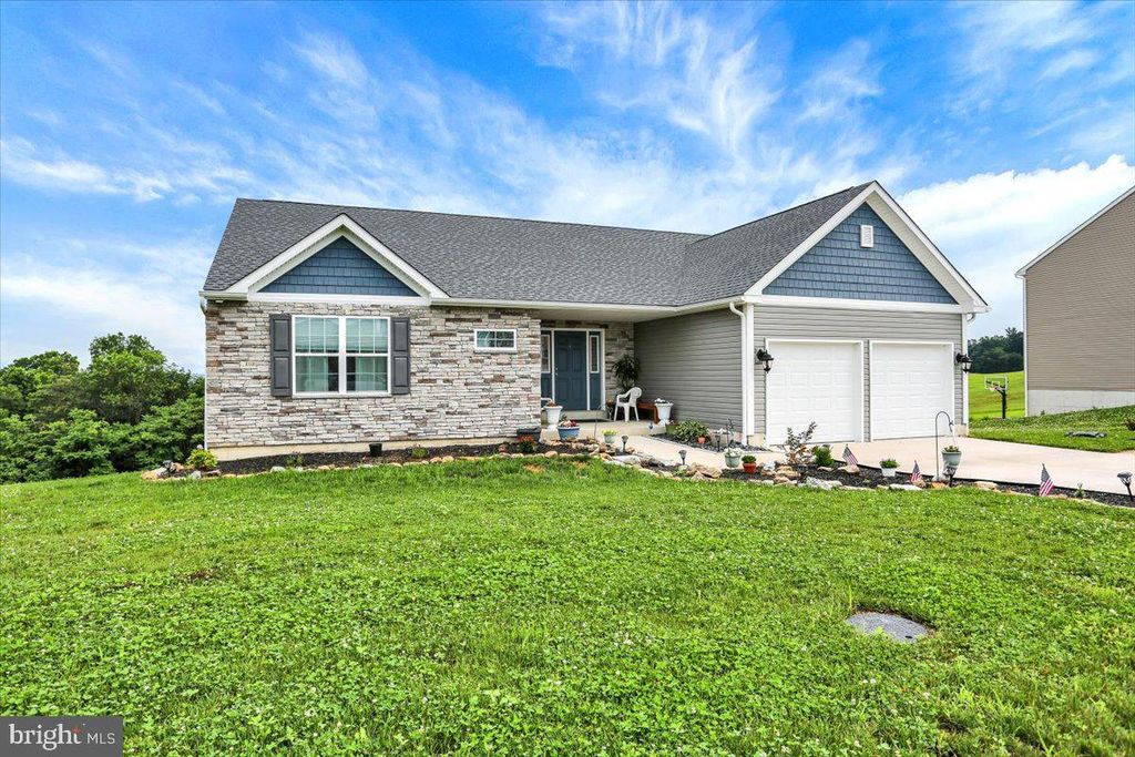 203 IDA RED DR, Leesport, PA 19533