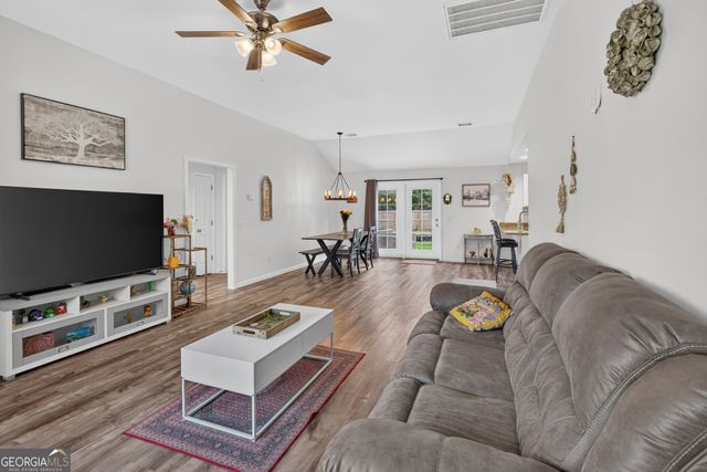449 Linden Drive, Jesup, GA 31545