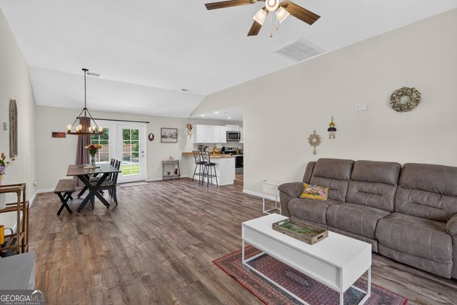 449 Linden Drive, Jesup, GA 31545