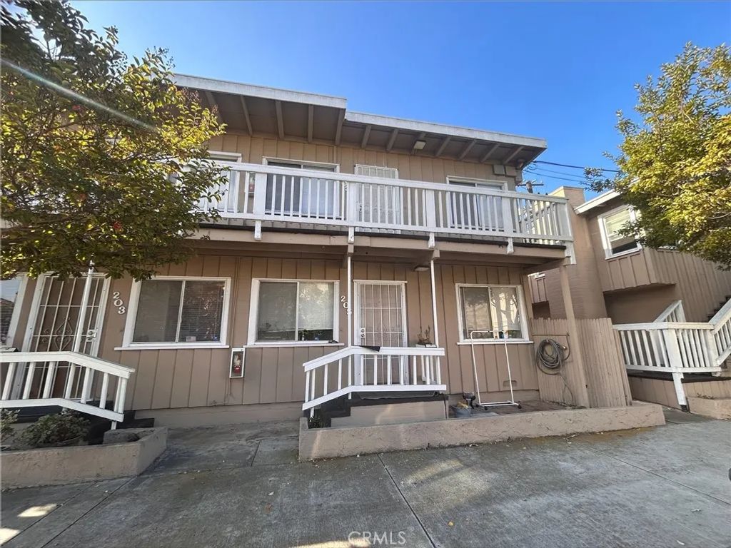 205 Acacia Avenue, Huntington Beach, CA 92648