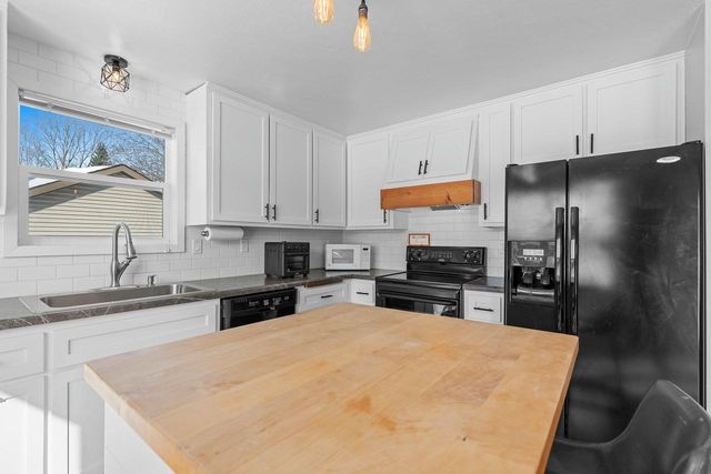 3089 FERNDALE DRIVE, Green Bay, WI 54313