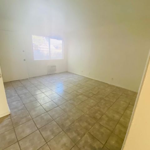 408 S Woodrow Avenue, Fresno, CA 93702