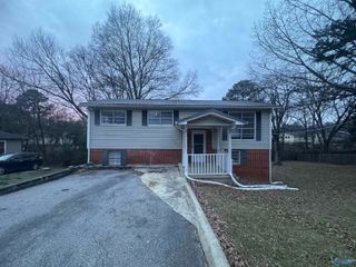 3201 Delia Lane, Huntsville, AL 35810