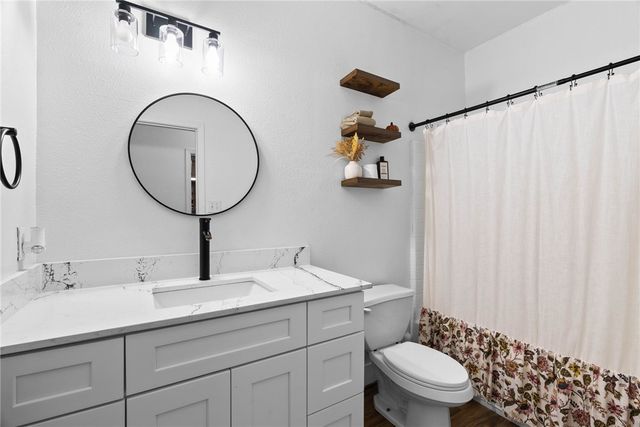1402 W Johnson Ave, Aransas Pass, TX 78336