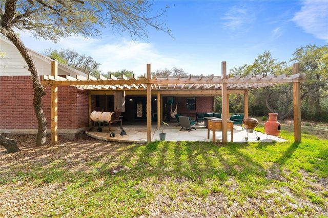 1402 W Johnson Ave, Aransas Pass, TX 78336