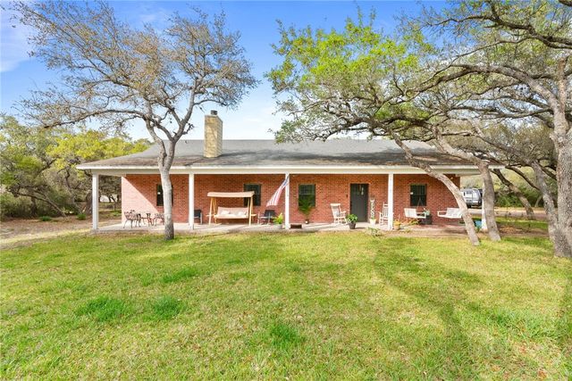 1402 W Johnson Ave, Aransas Pass, TX 78336