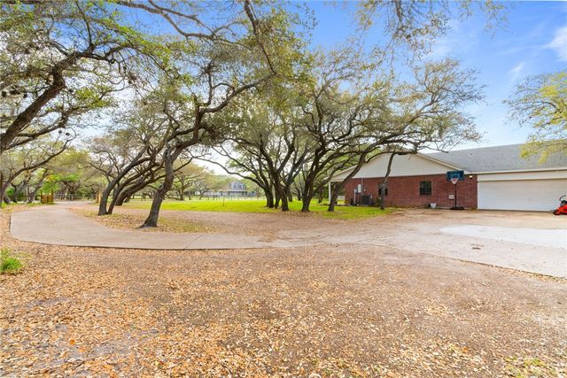 1402 W Johnson Ave, Aransas Pass, TX 78336