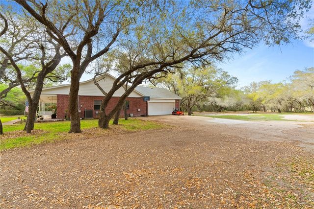 1402 W Johnson Ave, Aransas Pass, TX 78336