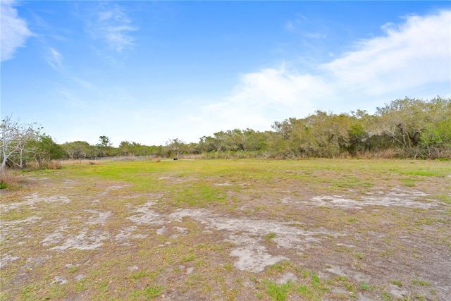 1402 W Johnson Ave, Aransas Pass, TX 78336