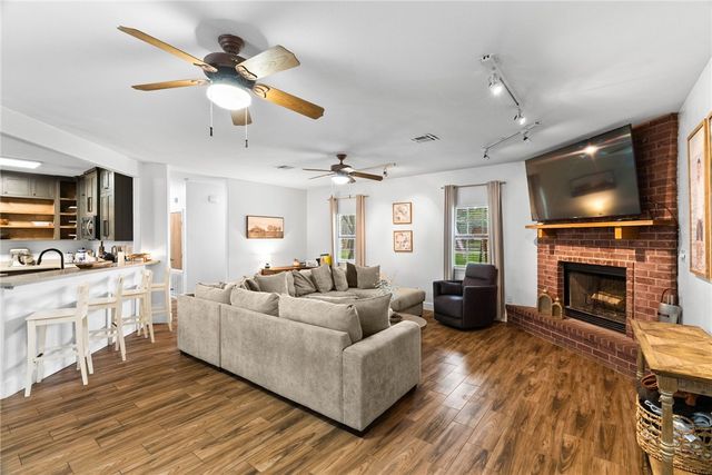 1402 W Johnson Ave, Aransas Pass, TX 78336