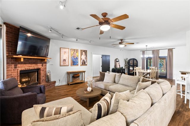 1402 W Johnson Ave, Aransas Pass, TX 78336