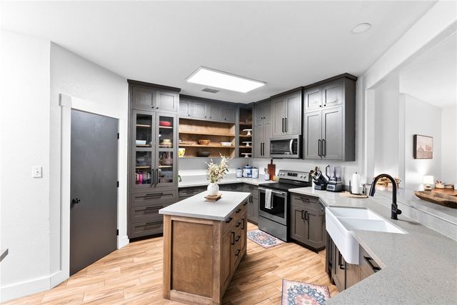 1402 W Johnson Ave, Aransas Pass, TX 78336
