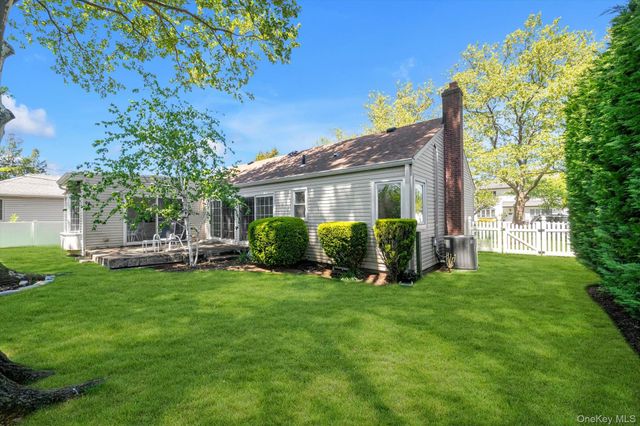 114 Campbell Street, New Hyde Park, NY 11040