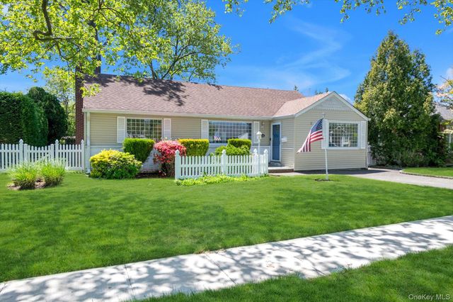 114 Campbell Street, New Hyde Park, NY 11040